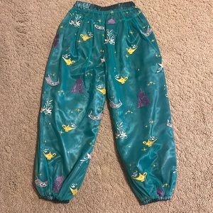 Hannah Anderson Disney Aladdin pants.